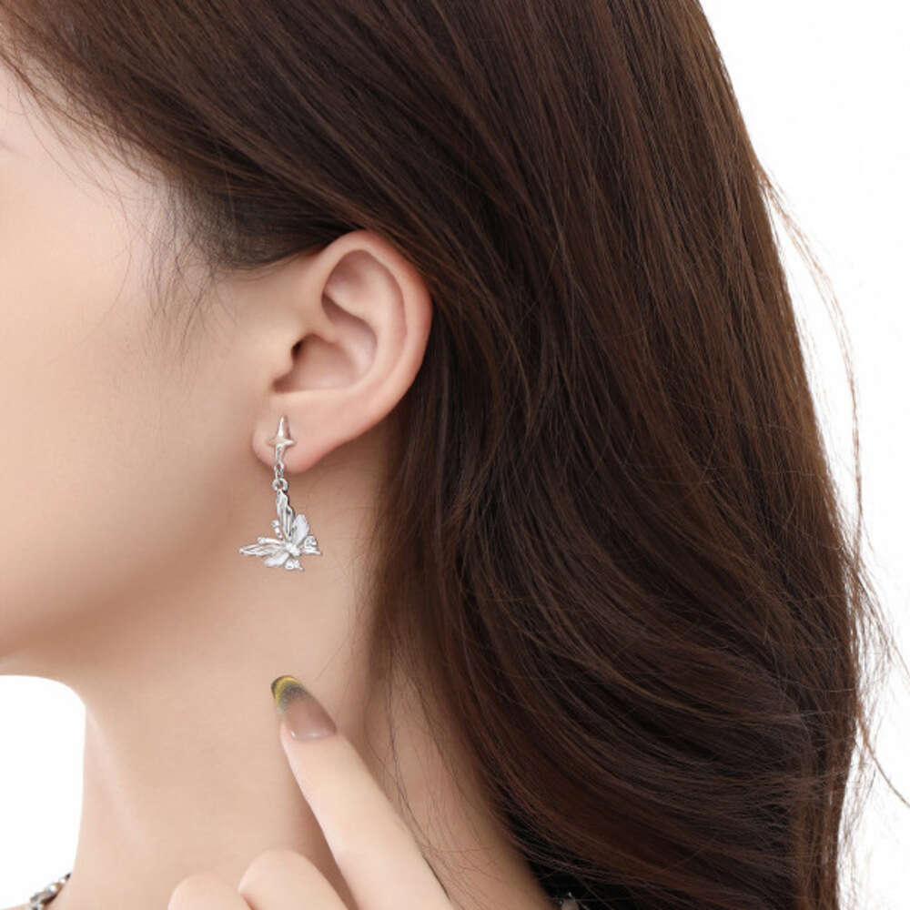 Vintage Butterfly for Women High-end Feel 2024 New Versatile Minimalist Style 925 Silver Needle Stud Earrings Wholesale