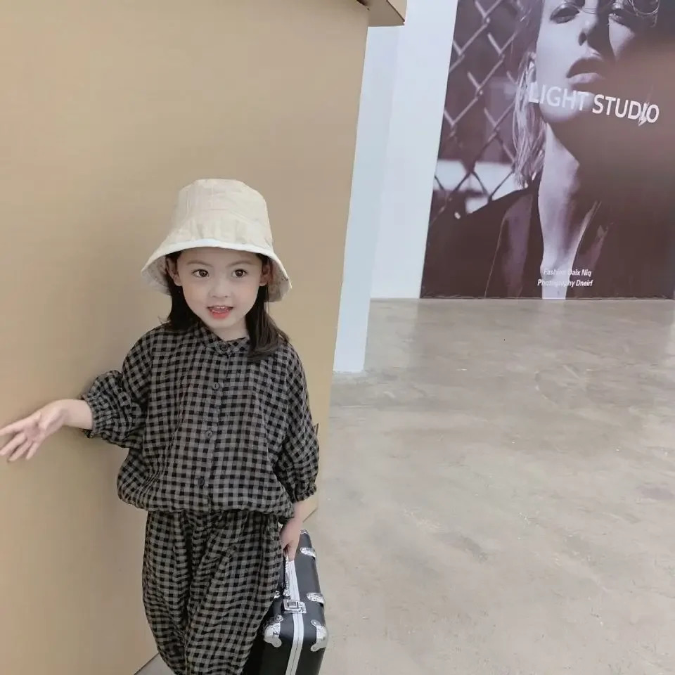 Childrens and Girls Korean Cotton and Linen Set Spring/Summer Style Summer Baby and Girls Fashion Casual Checkered 7-Point Set 2-piece Set 250409