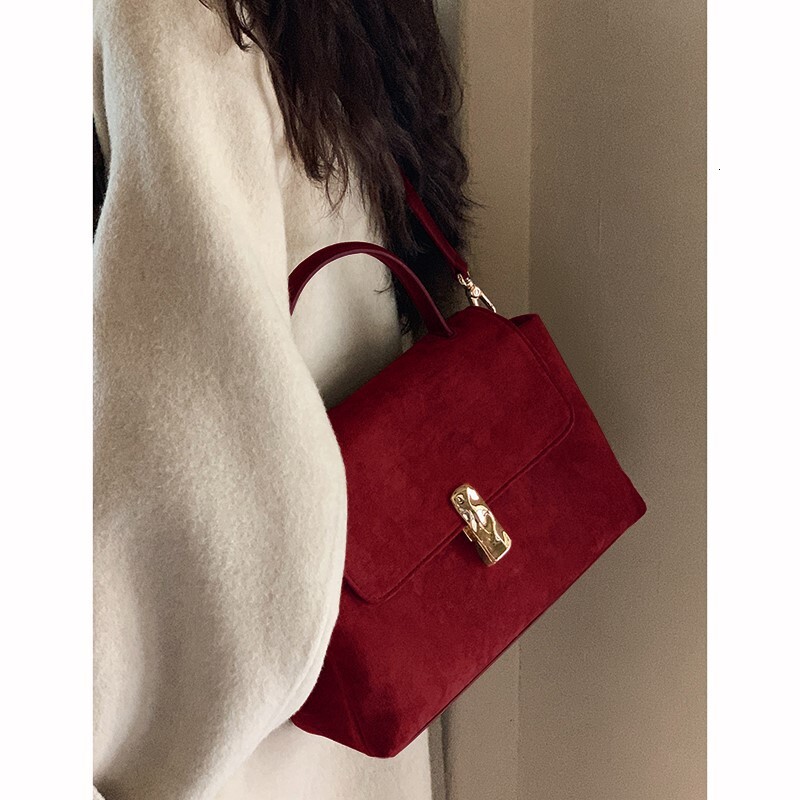 Winter New Bridal Bag Women's New Red Envelope Luxury Handbag Exquisite Designer Bag Large Capacity Elegant Women's Single Shoulder Crossbod