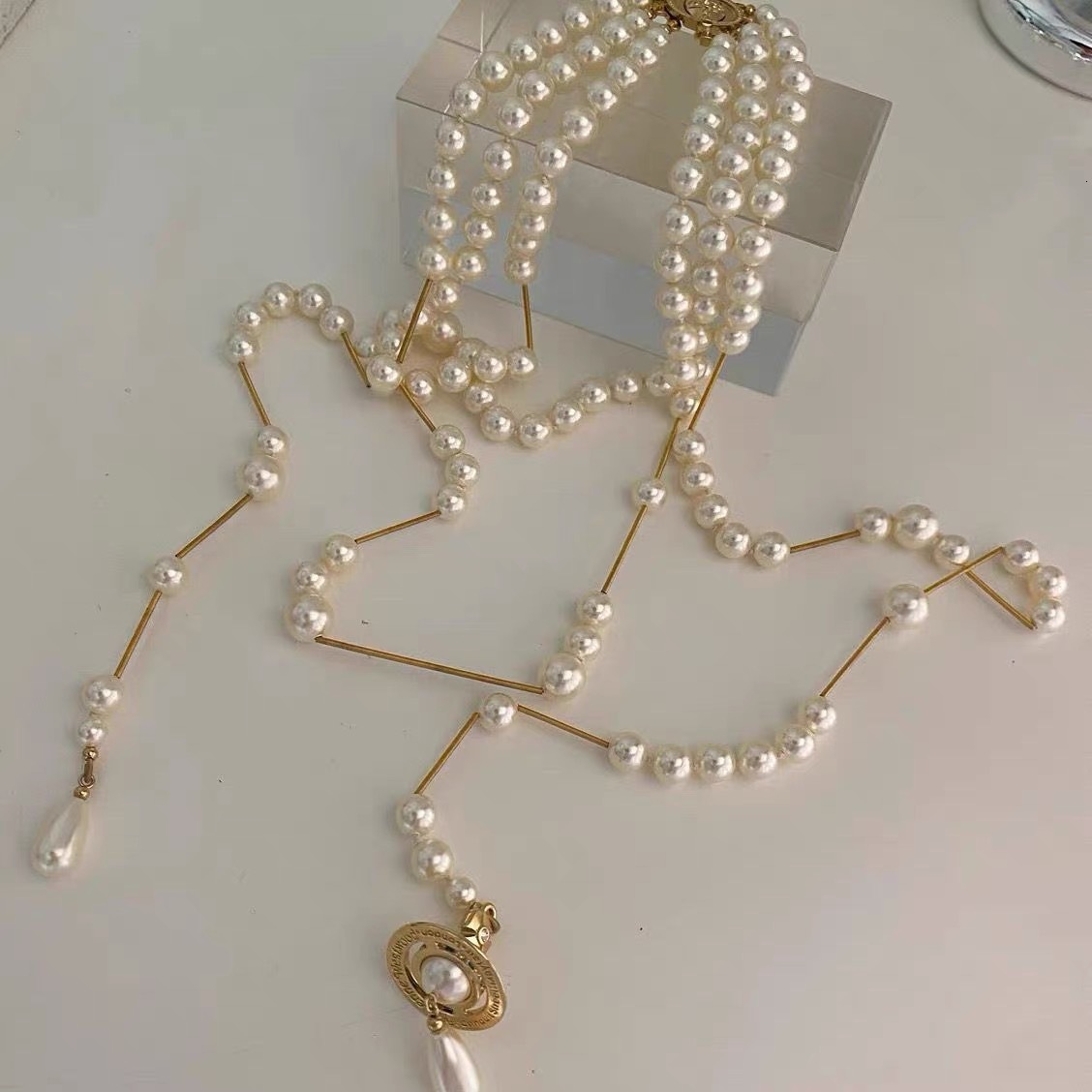 Designer Vivienme West Wood Empress Dowager Annes Broken Pearl Multi Layered Tassel Saturn Necklace for Womens High Grade Asymmetric Pearl Sweater Chain