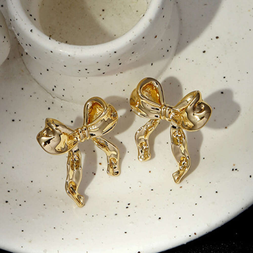 Butterfly Knot for Women, Ins Niche Design, European American Style, Exaggerated Earrings, Unique Fashion, Simple and Versatile Stud Earrings