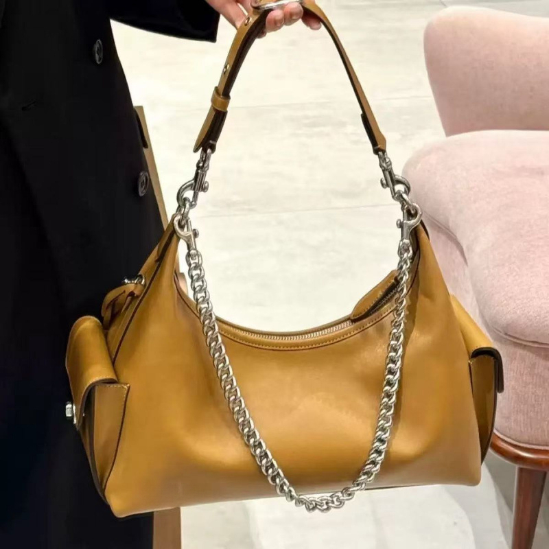 Winter new retro style motorcycle bag chain designer bag armpit bag spicy girl luxury handbag solid color women's shoulder bag