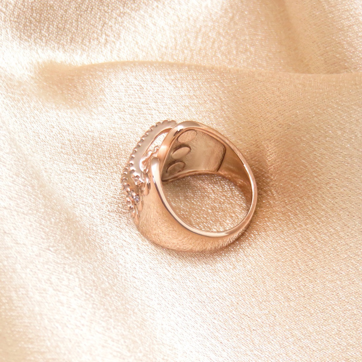 Cross Border Geometric Inlaid Zircon X-shaped Fashion Ring Personalized Jewelry Ring Designer Ring Fashion Gift And Jewelry From Europe And America