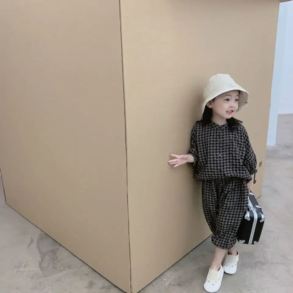 Childrens and Girls Korean Cotton and Linen Set Spring/Summer Style Summer Baby and Girls Fashion Casual Checkered 7-Point Set 2-piece Set 250409