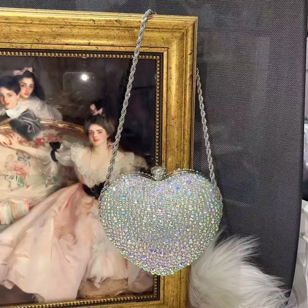 Glitter Shiny Heart-Shaped Clutch Purse Wedding Party Exquisite Mini Bag Women Handbag Luxury Diamond Evening Bag Shoulder Bag R251110