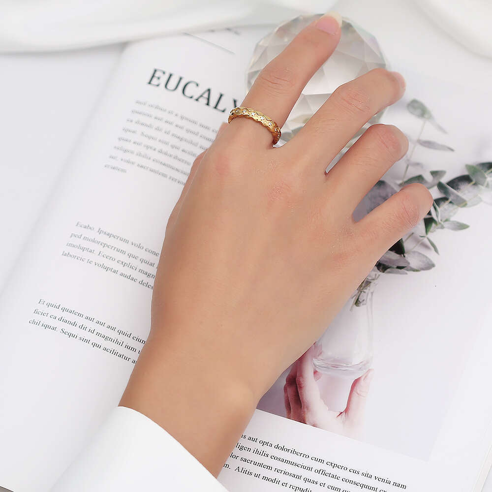 Wholesale trend fashion diamond studded diamond patterned titanium steel ring vacuum electroplating process