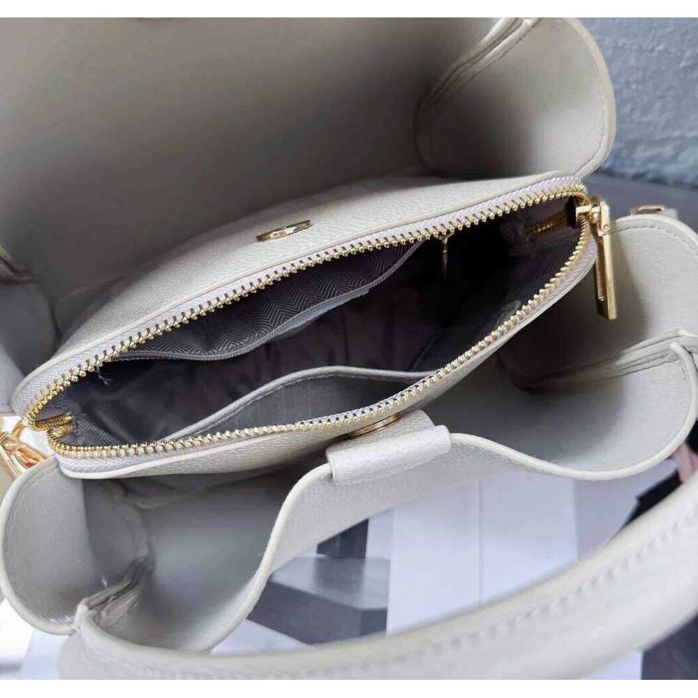 Large-Capacity Commuting Women Vintage Tote Handbag Bucket Shoulder Lady Office Shopping Slant Cowhide Leather Bag St251110