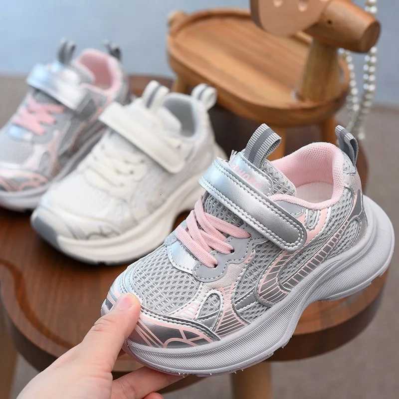 Childrens Shoes Soft Sole Girls Sports Shoes 2025 Spring New Trbottomy Kidsrens Dad Shoes Girls Lightweight Breathable Kidsrens Shoes W251110