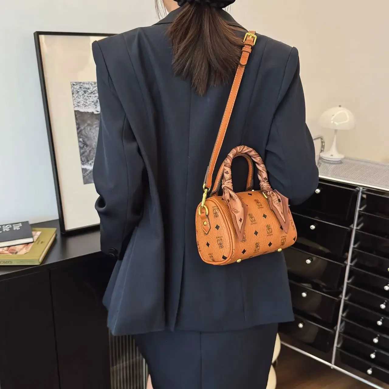 Gutite 2025 Summer New Broadcast Boston Trendy Printed High-End Handheld Single Shoulder Slant Cross Womens Bag K251110