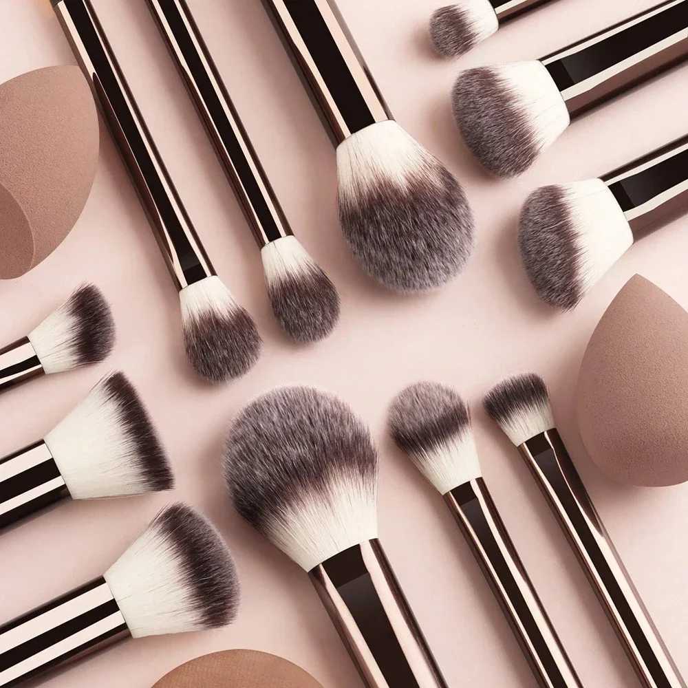 12pcs Professional Makeup Brush Set Incl Eyeshadow Powder Blush Brushes 2pcs Makeup Sponges 1pc Powder Puff Complete Trave L251110