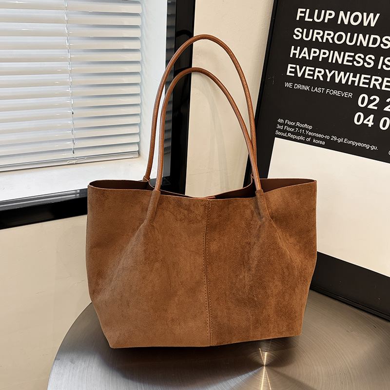 Sleek Designer Crossbody Bag with Vibrant Colors Perfect Everyday Companion