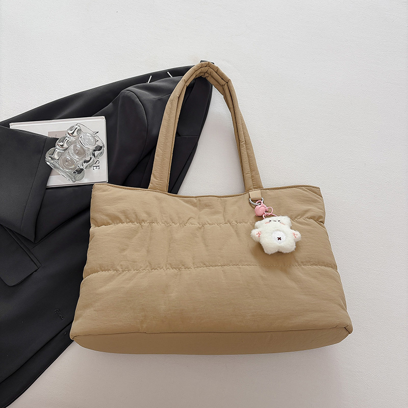 2025 summer new women's retro high-end wide shoulder bag, casual versatile crossbody bag, high-end commuting leisure bag, shopping bag, versatile