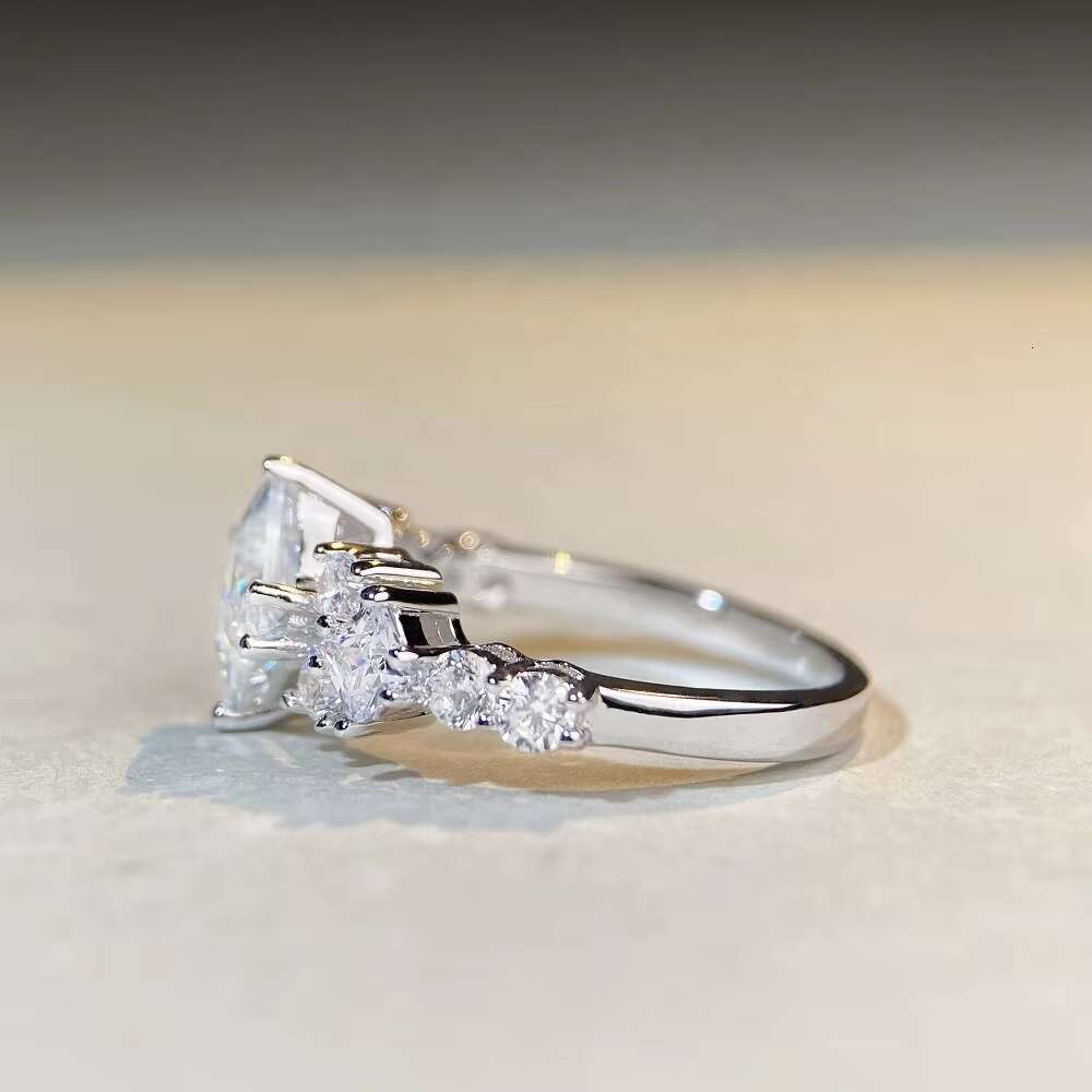S925 Pure Silver Charming and Fashionable 6X6 White Mosang Princess square Bag Ring