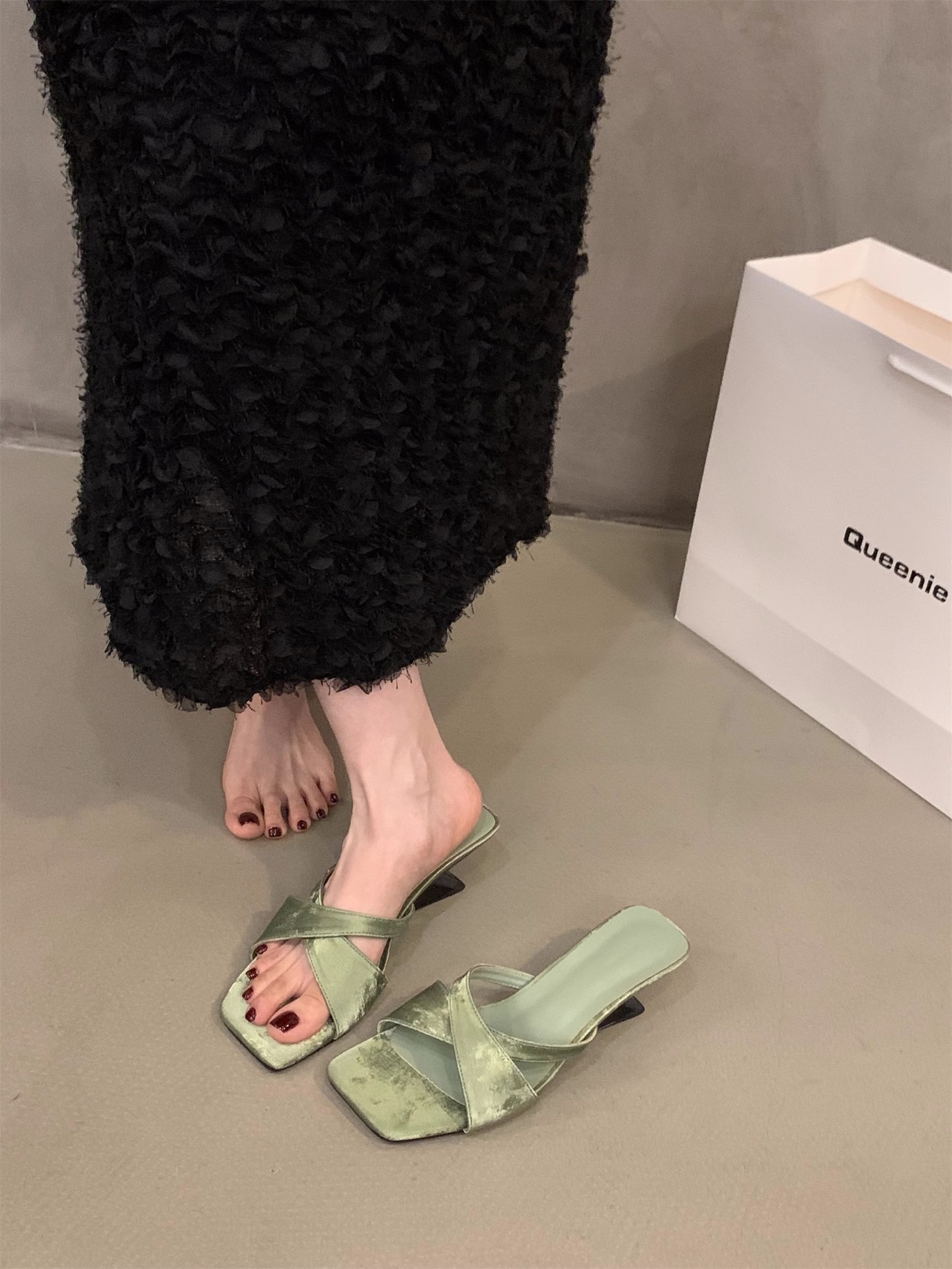New free shipping designer for womens flat slippers black sliver green beige Summer Fashionable high-end wedge heel high-heeled sandals