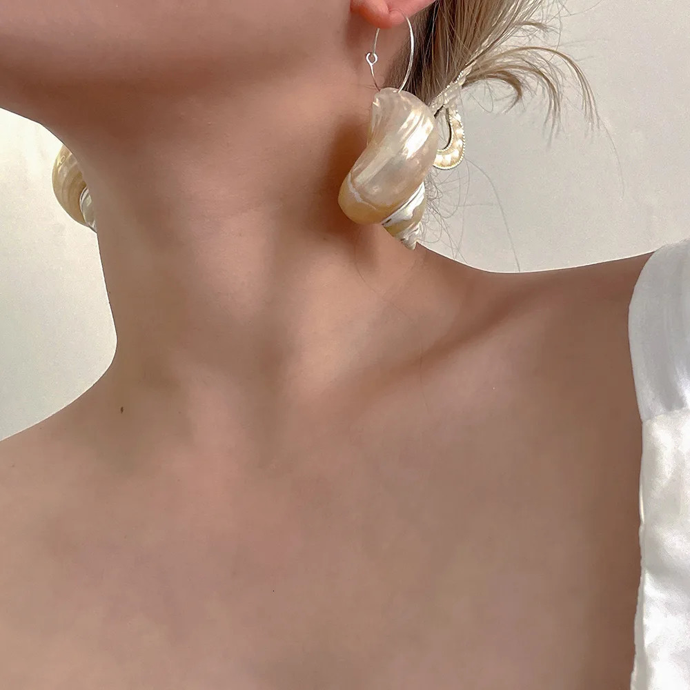 Simple Sense Natural Ring Spiral Earrings French Retro Baroque Exaggerated Womens Accessories 250409