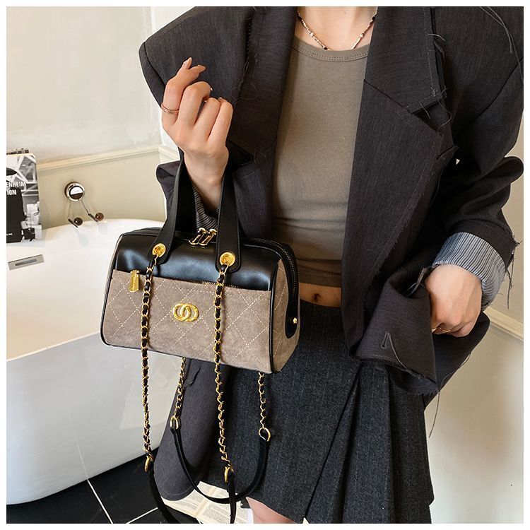 Light luxury handbag retro winter new women's designer bag matte bag multifunctional crossbody bag fashionable handbag