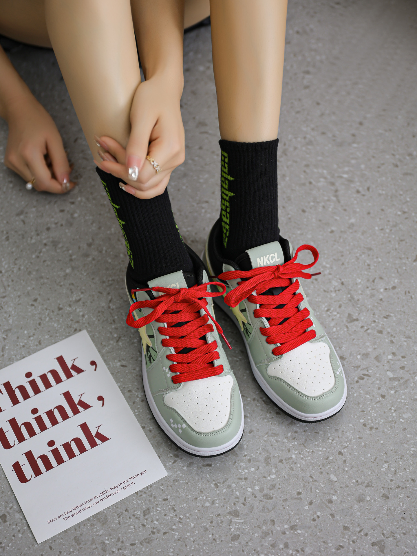 Free shipping Mens shoes autumn trend green apple color matching meteor design original casual shoes