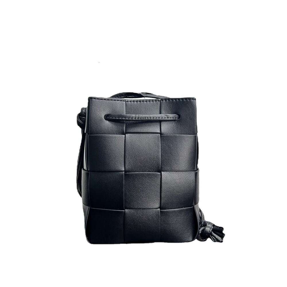 2023 New Handheld Casual Shoulder Solid Color Handbag Women's Drawstring Woven Vegetable Basket Bucket Bag