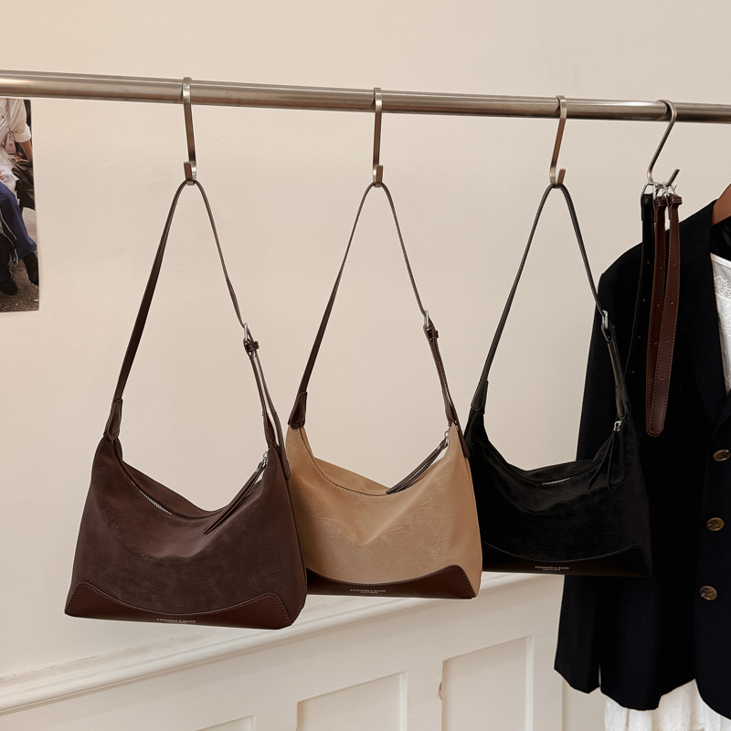 Spring women's retro high-end wide shoulder bag, casual simple versatile crossbody bag, high-end commuting leisure bag, shopping bag, versatile w