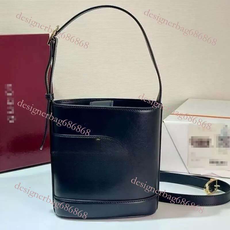 Designer Bag Elegant Quilted Leather Shoulder Bag For Ladies Luxurious Crossbody Purse With Dia Ing Details