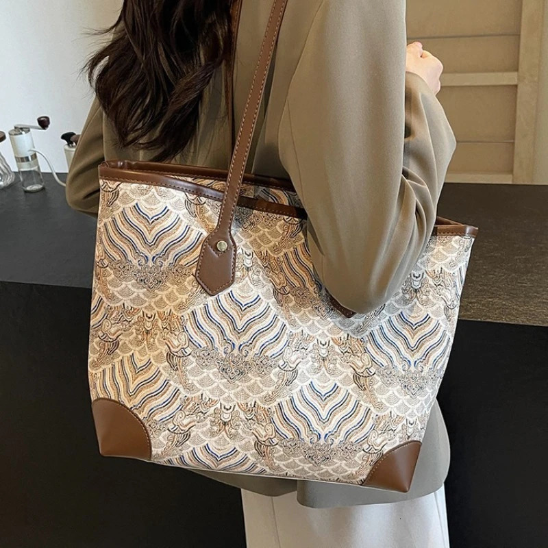 Large Capacity Tote Bag for Women Shoulder Bags Leisure Shopping Bag Class Bags for Girl Designer Bags Female Bag Bolsos Mujer R251110