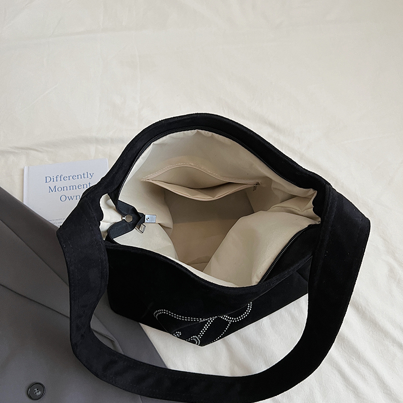 Winter women's retro high-end wide shoulder bag, casual simple versatile crossbody bag, high-end commuting leisure bag, shopping bag, versatile w