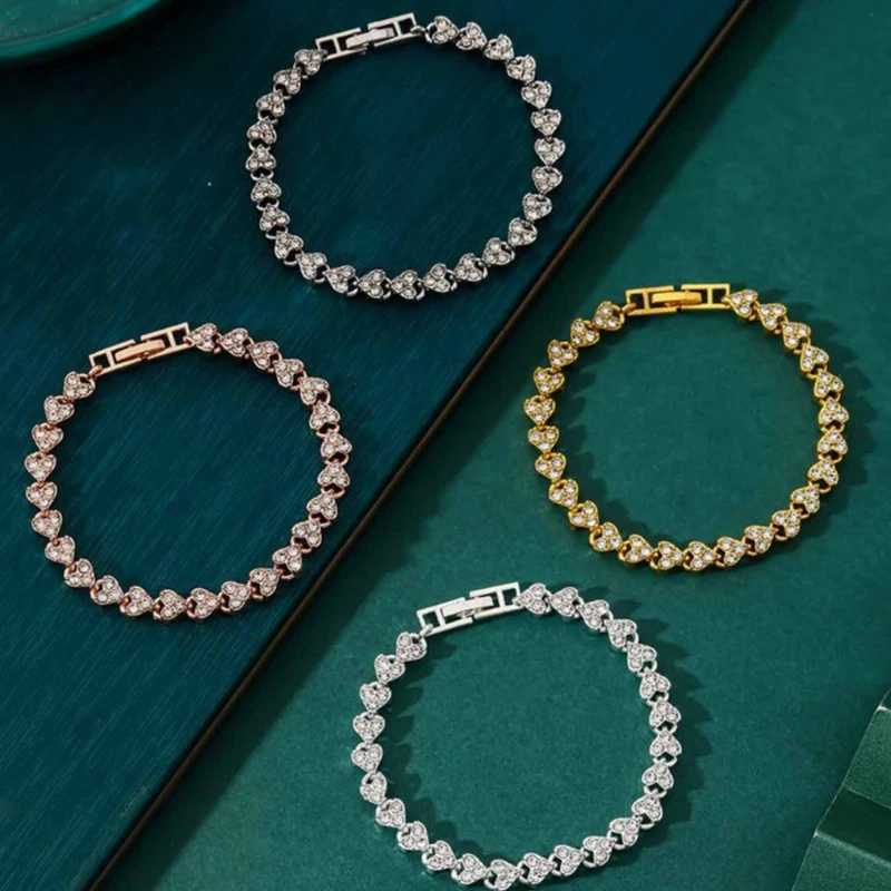 Simple Heart-shaped Bracelet for Women Fashionable Four-color Hip-hop Chain Bracelet Trendy Accessory Suitable for Daily WearT251110