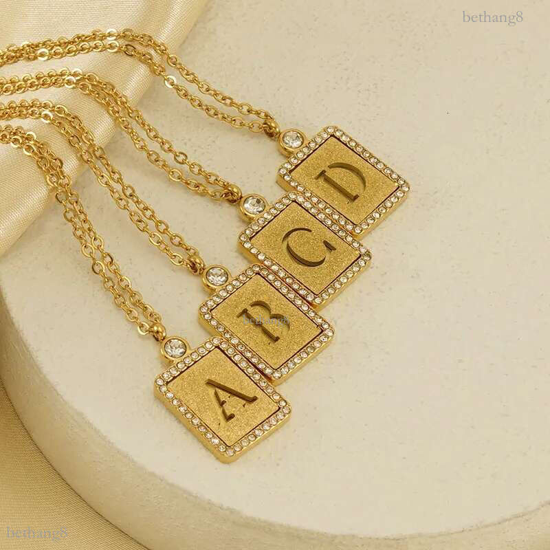 18K Gold English Letter Necklace Charm Designer Jewelry Alphabet Initial Cubic Zircon Diamond Pendant Necklaces Stainless Steel Gold Chain for Woman G