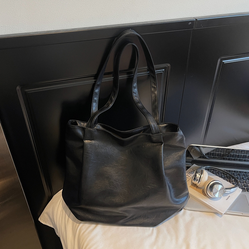 2025 Spring New Women's Retro High end Wide Shoulder Bag, Casual Versatile Crossbody Bag, High end Commuting Leisure Bag, Shopping Bag, Versatile