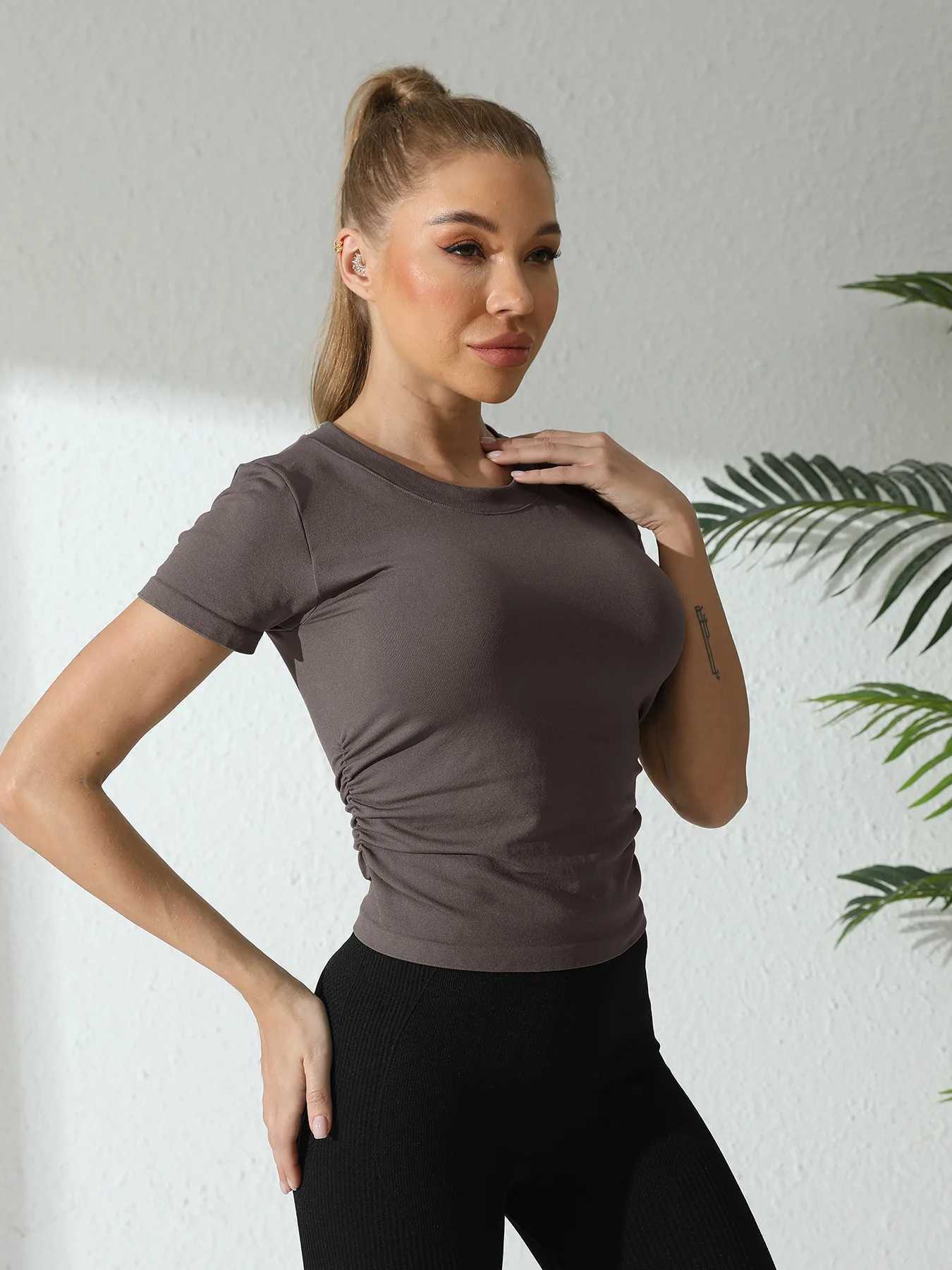 Womens sports short sleeved T-shirt quick wrinkle drying slim round neck running design feels like yoga clothesXJ250410