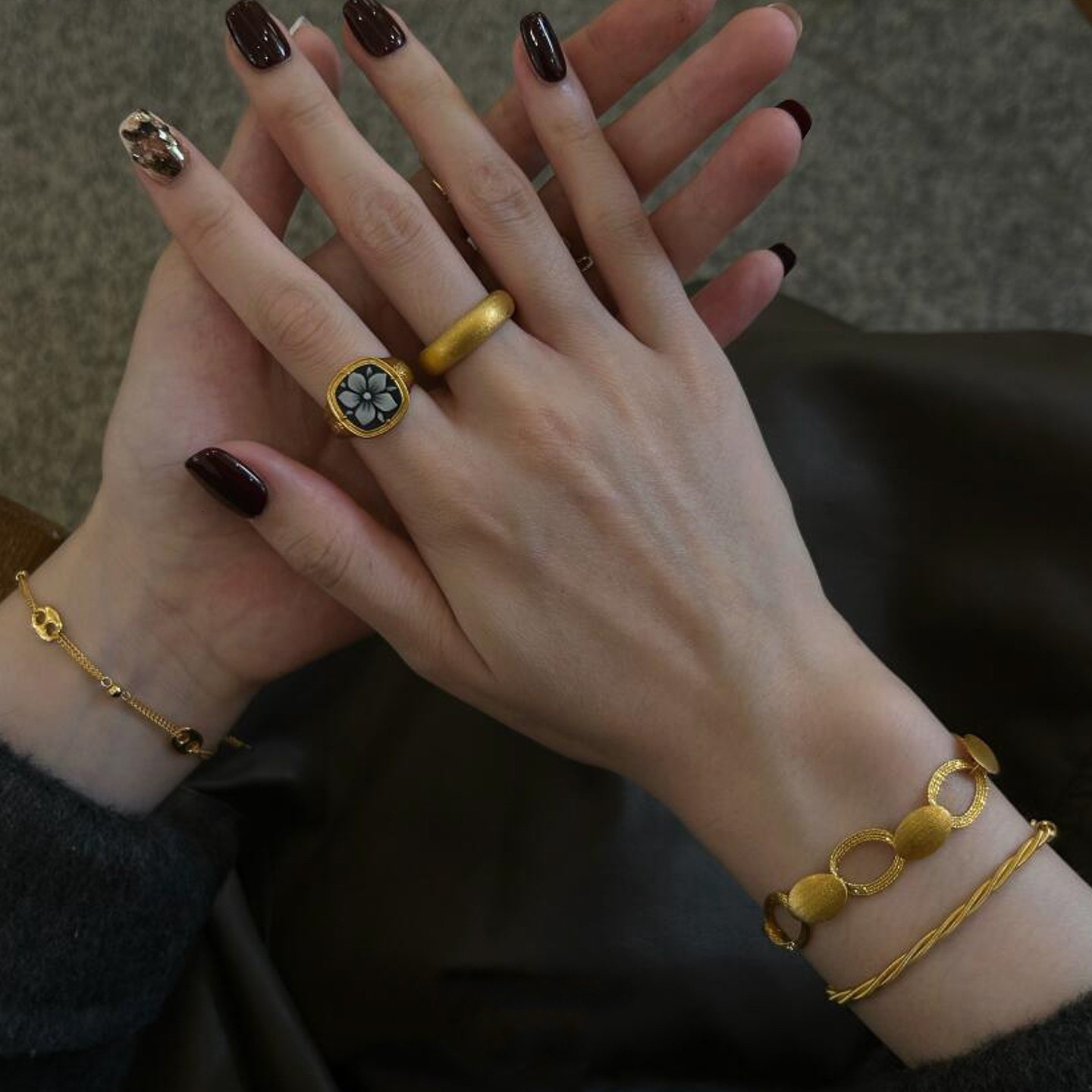 Vintage Style Shell Carving Gardenia Square Women's Ring Niche Designer Ring Fashionable Ring Exquisite Index Finger Ring