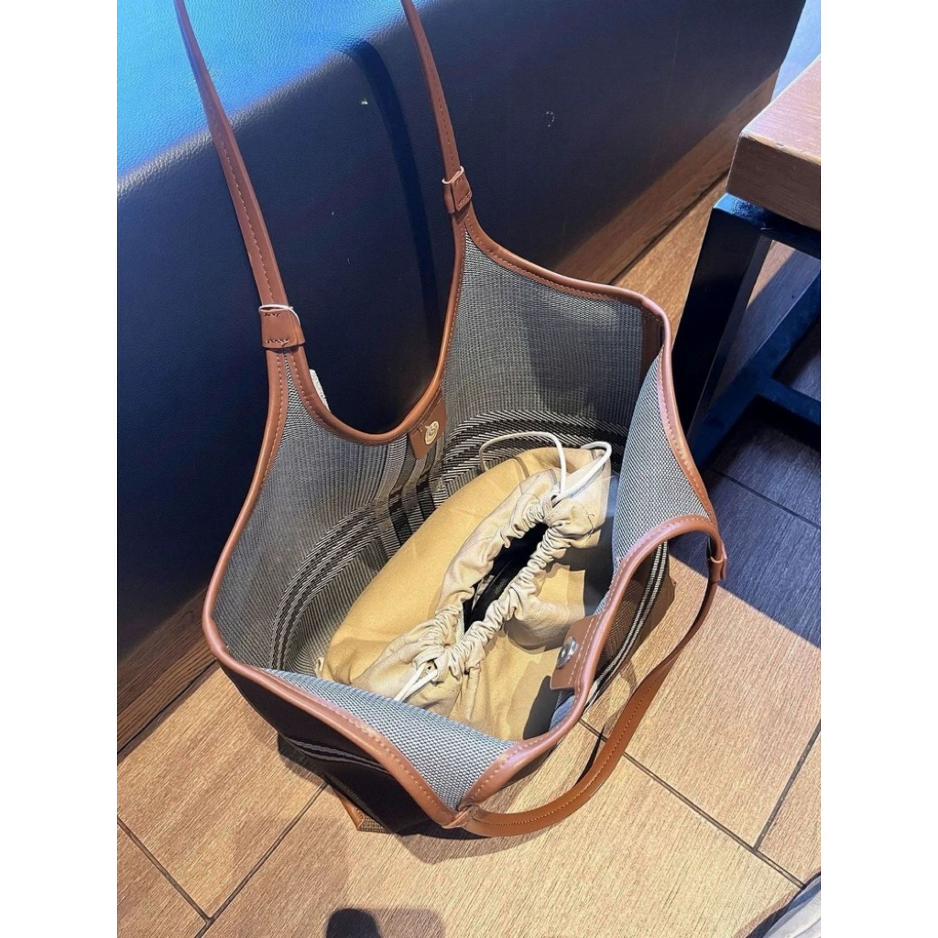 Designer Bag 2025 New Casual Versatile Designer Handbag Plaid Luxury Single Shoulder Bag Large Fabric Striped Shopping Bag Women Commuter Tote Handbag