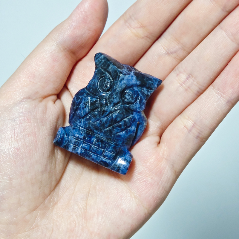 2-inch-long jade owl figurines, carved handicrafts, natural crystal carved animal ornaments, crooked-headed owl figurines