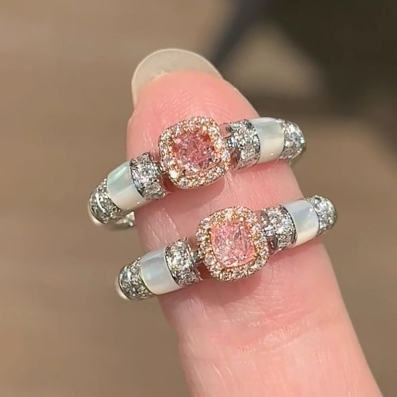 Light Designer Ring Luxury Pink Sugar Cube Ring Exquisite Versatile Elegant Adjustable Index Finger Ring Fashion Ring Niche Fashion Unique Jewelry For