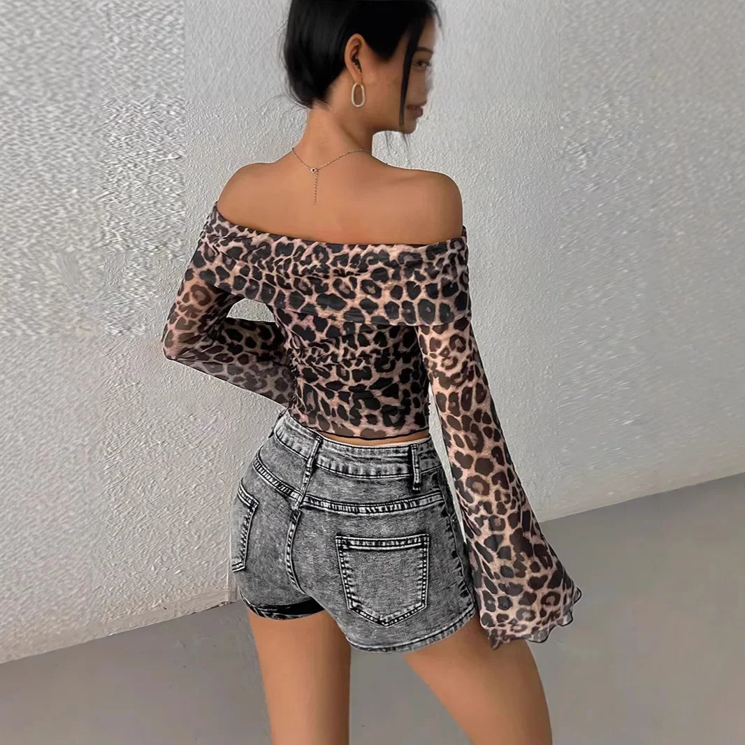 Sexy leopard print single shoulder long sleeved crop top for womens crossborder fashion belly Bahrain Tshirt 250407