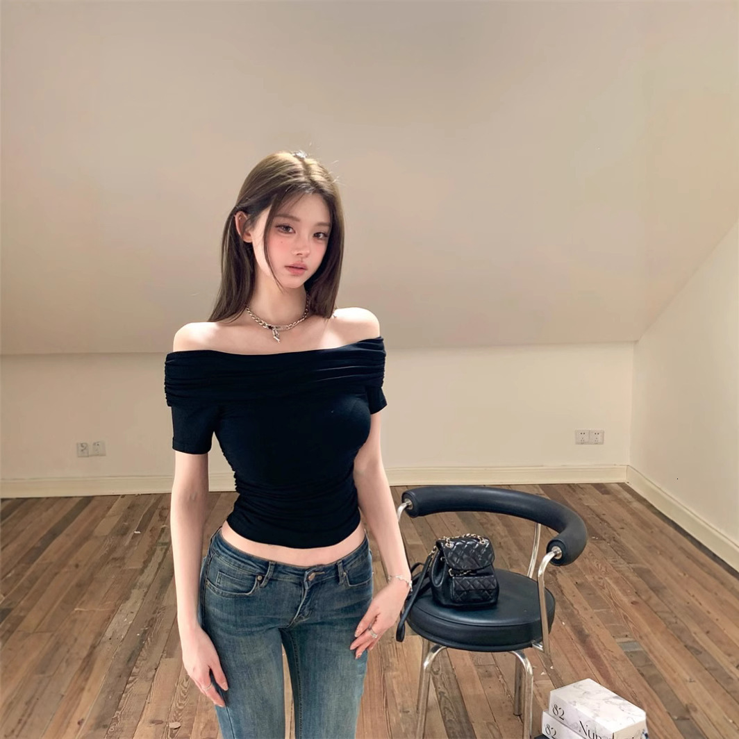 2025S Designer Women S T Shirt One Sleeved T Shirt For Women In The Summer Of Sexy Spicy New Slim Fit And Waist Cinching Short Style Off Shoulder Stud