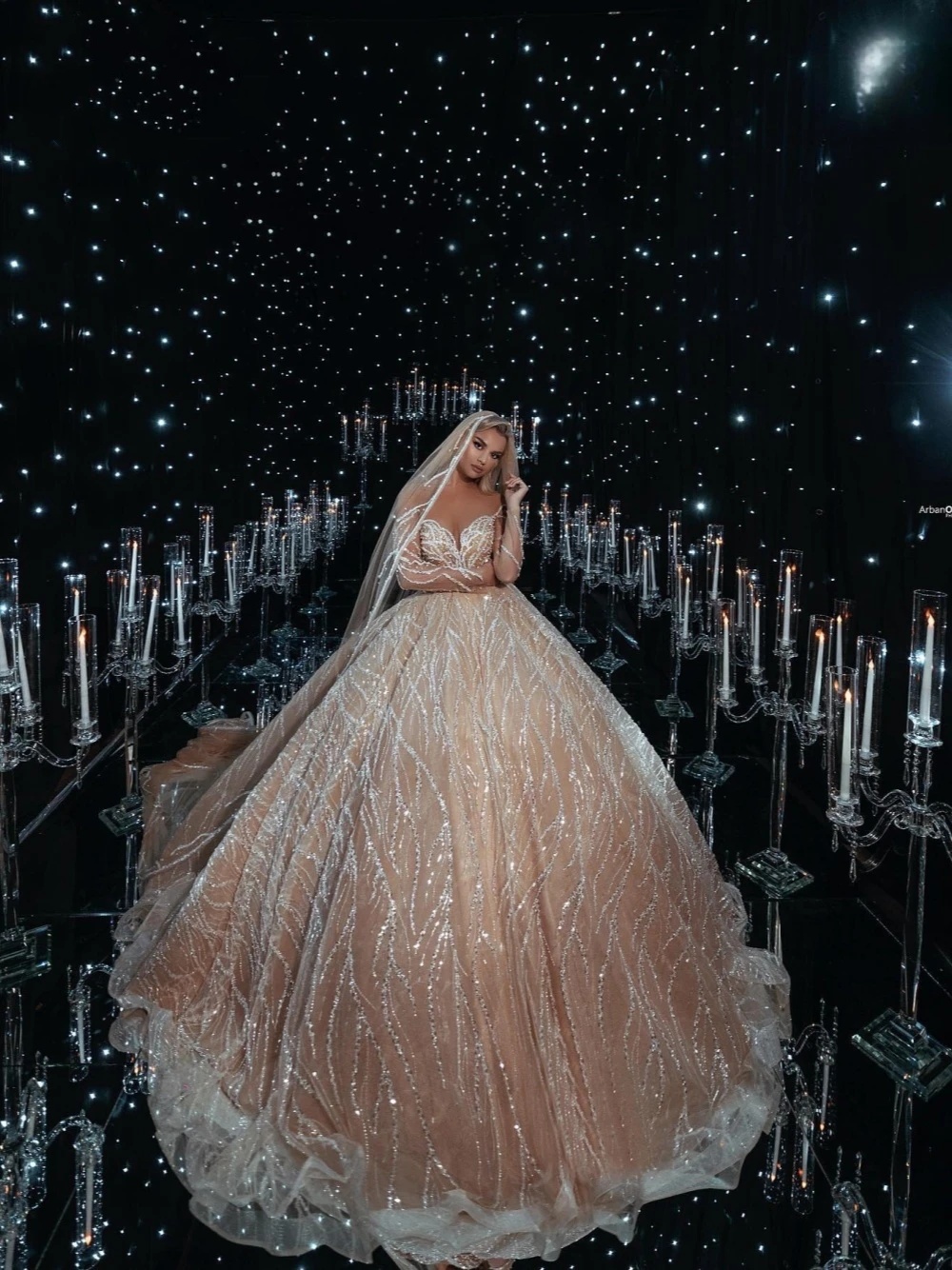 Exquisite Ball Gown Wedding Dress Sheer Neck Long Sleeves Bridal Gowns Sequins Crystal Sweep Train Dresses Custom Made vestidos de novia