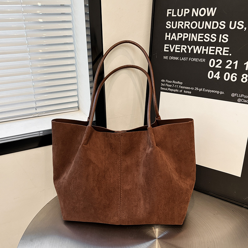 Sleek Designer Crossbody Bag with Vibrant Colors Perfect Everyday Companion