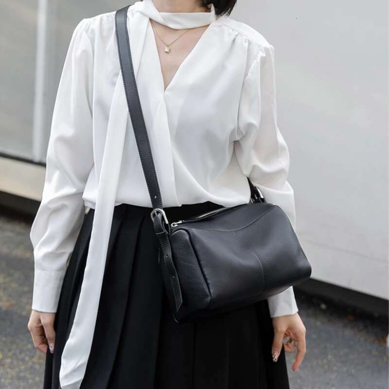 Genuine Leather Women's Shoulder Bag,Quality Messenger Hobo, Versatile Pillow Bag For Ladies' Commuting & Crossbody Use