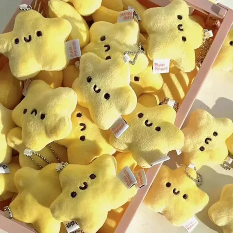 Yellow small star pendant Y2K exquisite and cute daily keychain cartoon squeeze star keychain fashion jewelry accessories gift 250409