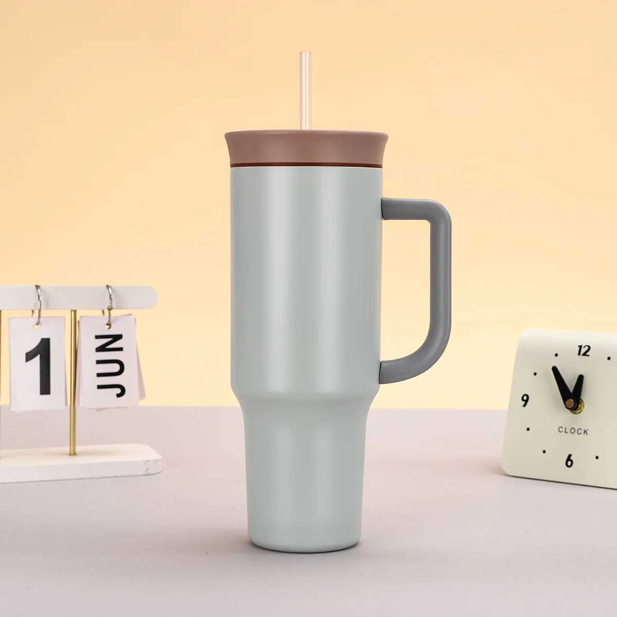 Fashionable cup New 304 Stainless Steel Double-Layer Insated Cup with Handle Straw Car Cup 40OZ Large Capacity King Cup Y251110