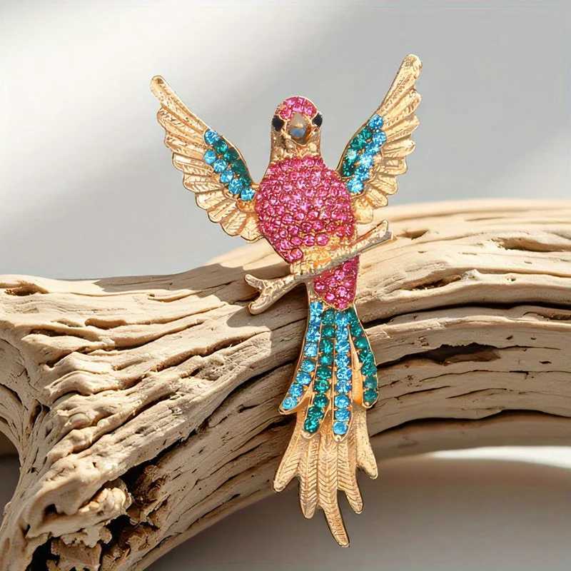 Fashionable High-end Personality Elegance Creative Rhinestone Hummingbird BroochW251110