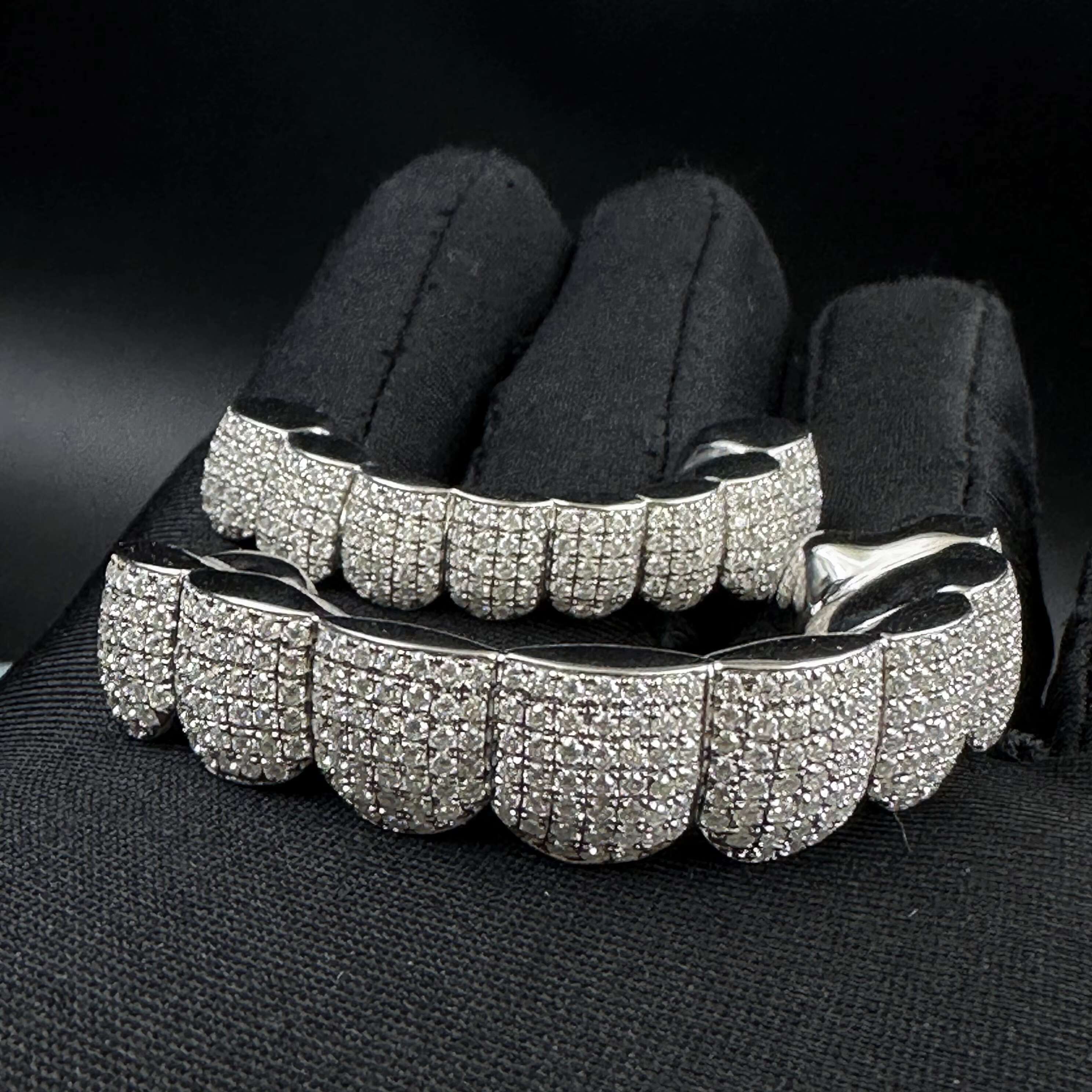 Custom VVS Moissanite Diamond 925 Sterling Silver Teeth Grillz Baguette Round Cut Hand Setting Cluster Hip Hop Jewelry