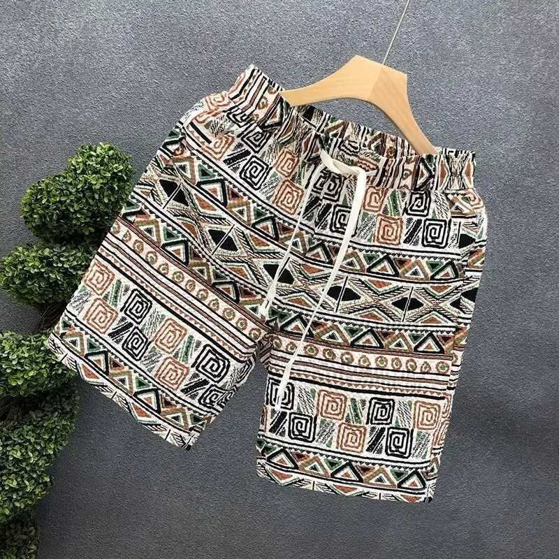 Fashionable mens beach shorts Korean fashion sports shorts outdoor casual mens clothing Exquisite pattern shorts retro sports pants X250410