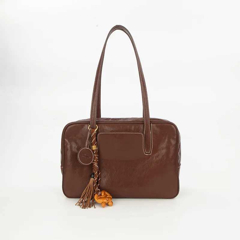 Retro Leather Womens Shoulder Bag 2025 New Fashionable Large Capacity Tote Bag Simple Bowling Square Bag Personalized Handbag K251110