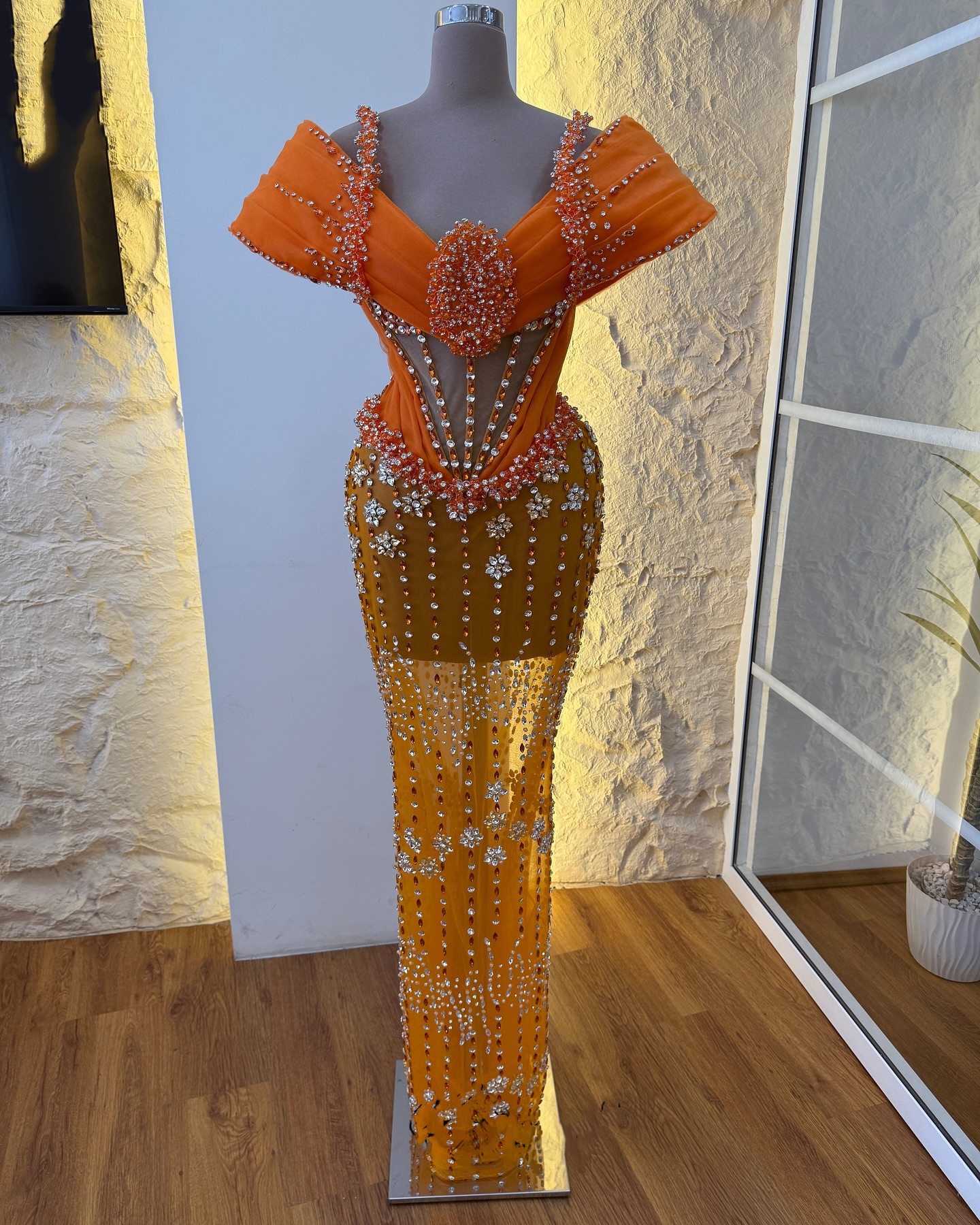 Luxury Crystal Stones Evening Dresses Dubai Orange Beaded Illusion Formal Party Celebrity Prom Dress Robe de soiree Customized