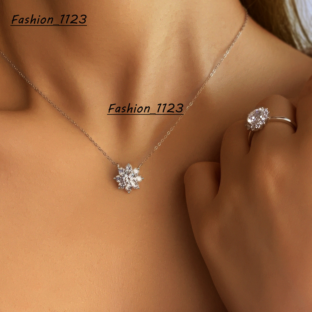 Elegant Luxury S925 Sterling Silver Sunflower Pendant Necklace for Women Moissanite Flower with Collarbone Chain