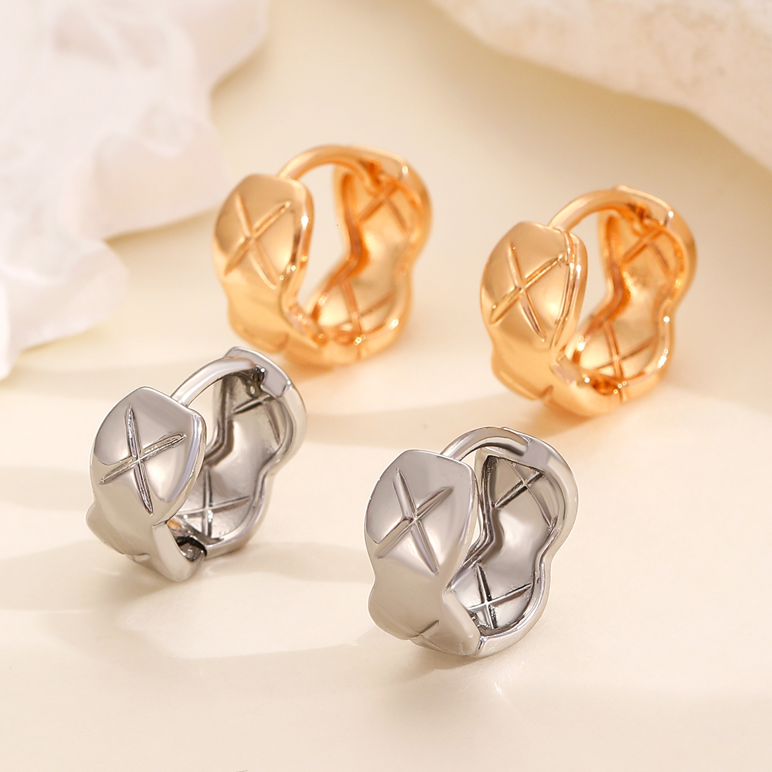 Fashion Minimalist Commuting High-End Simple Versatile Ear Cuffs Niche Design Crossed Dia Hoop Earrings for Women