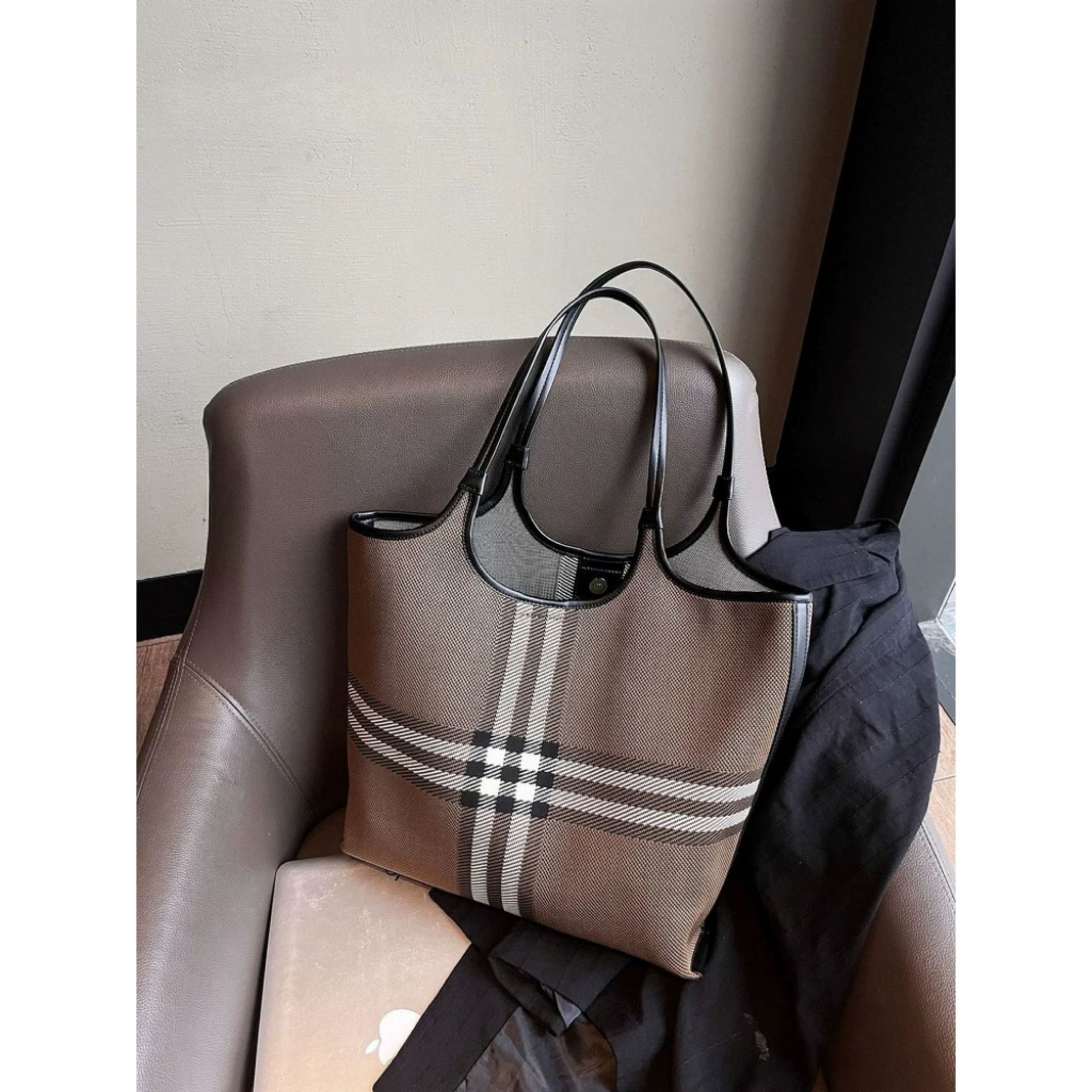 Designer Bag 2025 New Casual Versatile Designer Handbag Plaid Luxury Single Shoulder Bag Large Fabric Striped Shopping Bag Women Commuter Tote Handbag