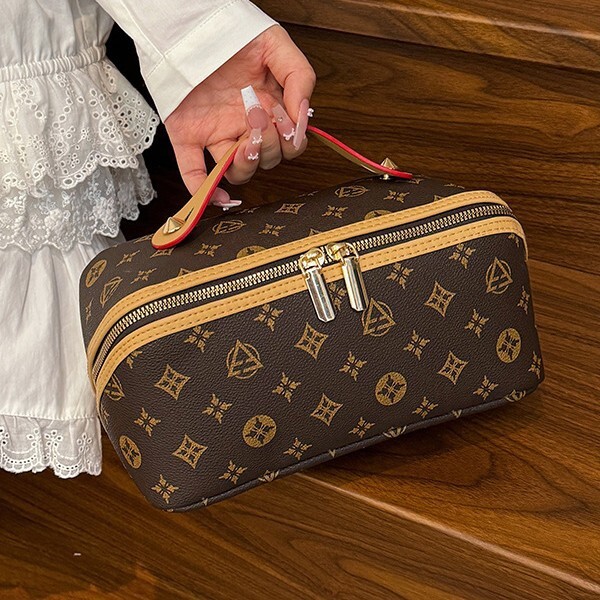 Large-capacity Cosmetic Bag 2025 New Retro Portable Travel Cosmetics Portable Toiletry Storage Bag Storage Bag